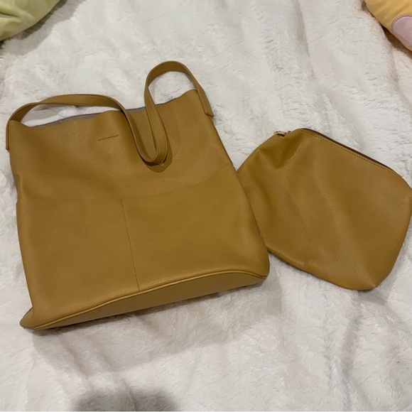 Anthropologie The Joss Elegant Tan Leather Bucket Tote Bag w/ Mini Pouch - Picture 10 of 11